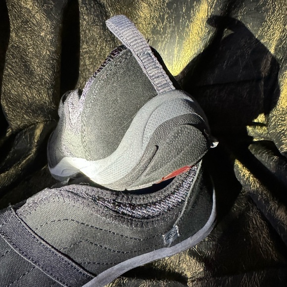 Dr Scholl’s black fabric shoe - Picture 3 of 4